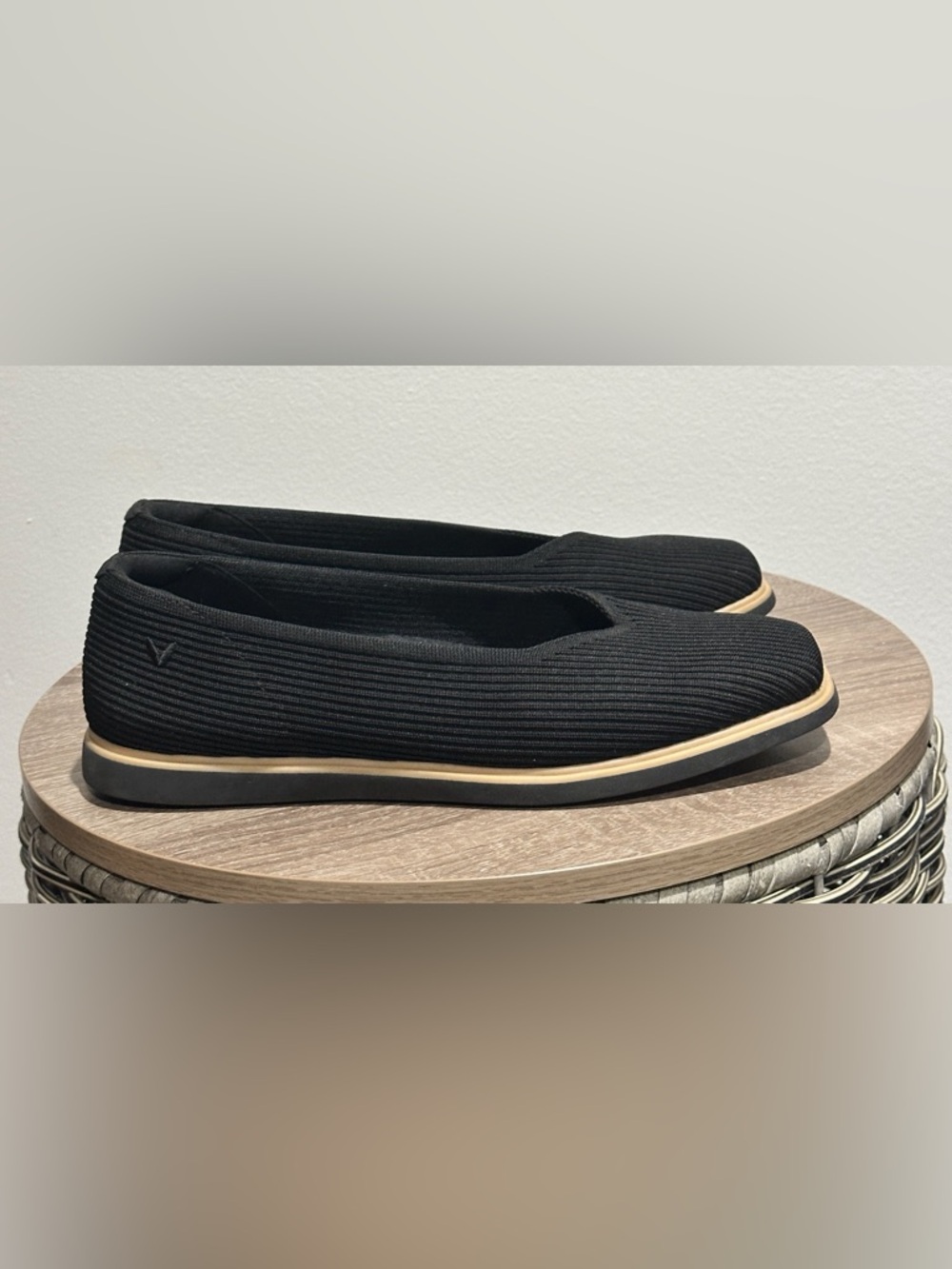 Vivaia Mabel Square Toe All Day Standing Flats
